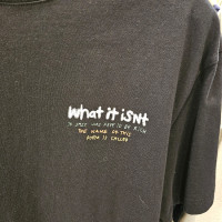 What it isn't Tee (英文字圖案)